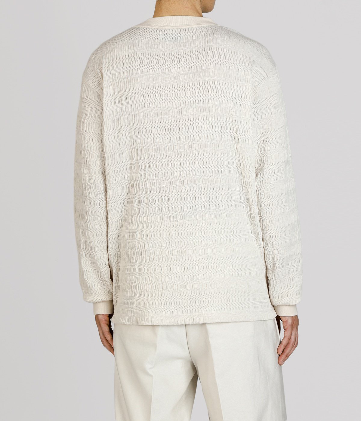 model（177cm / 62kg）B87 W73 H92 着用サイズ：L