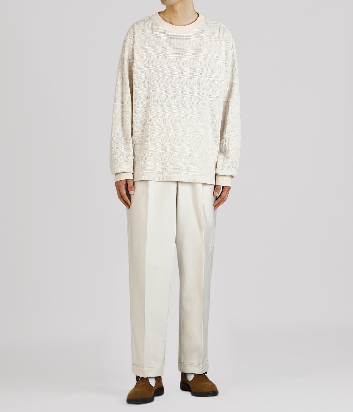 model（177cm / 62kg）B87 W73 H92 着用サイズ：L