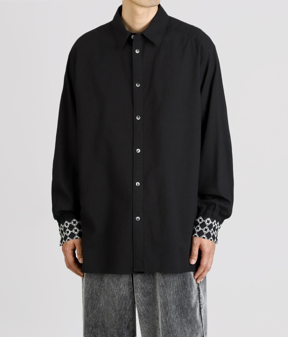 model（177cm / 62kg）B87 W73 H92 着用サイズ：L