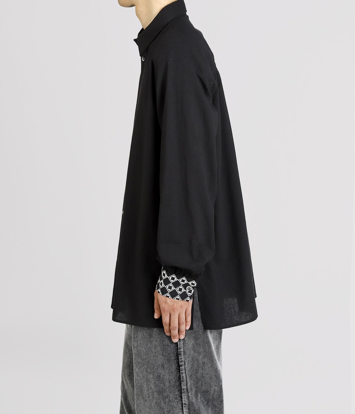 model（177cm / 62kg）B87 W73 H92 着用サイズ：L