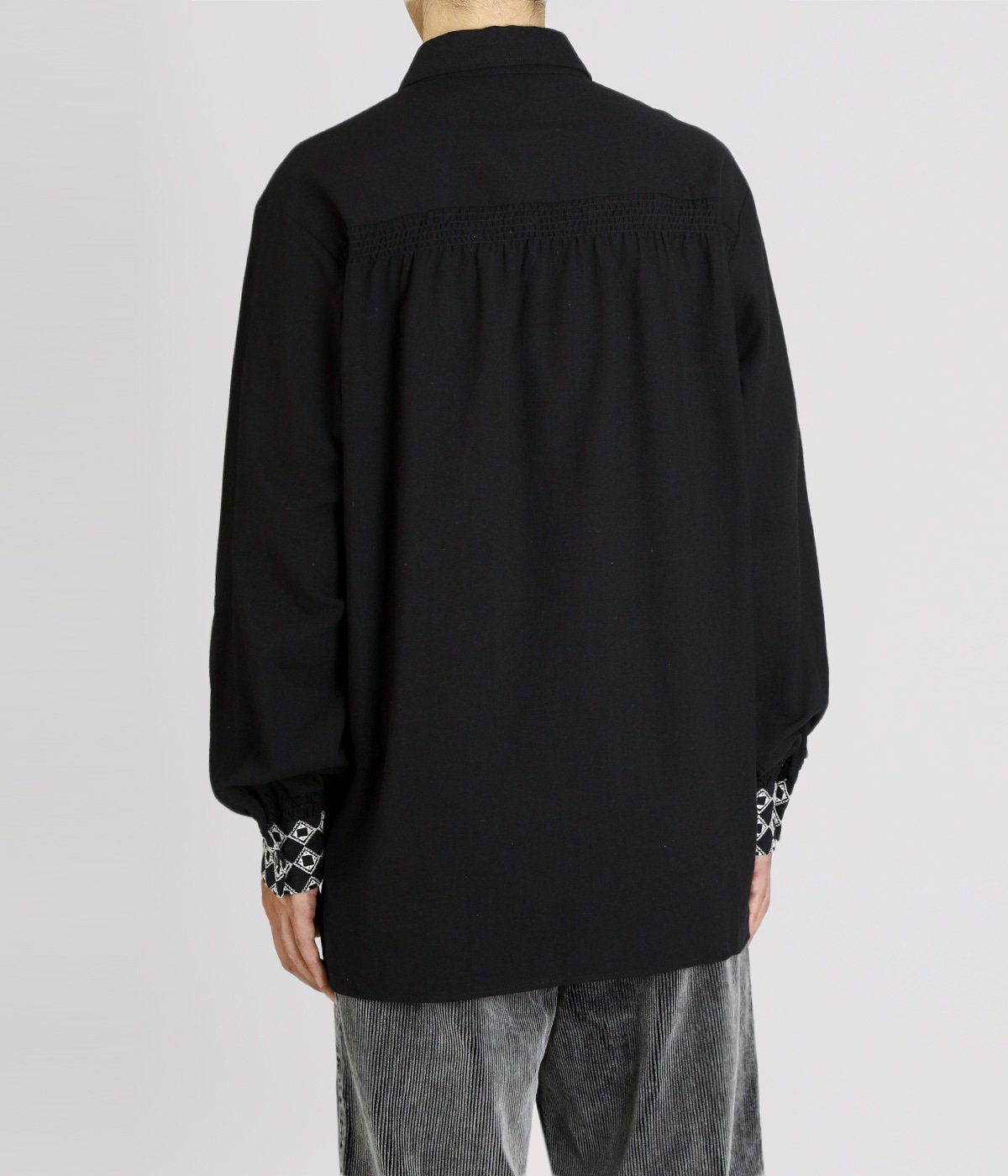 model（177cm / 62kg）B87 W73 H92 着用サイズ：L