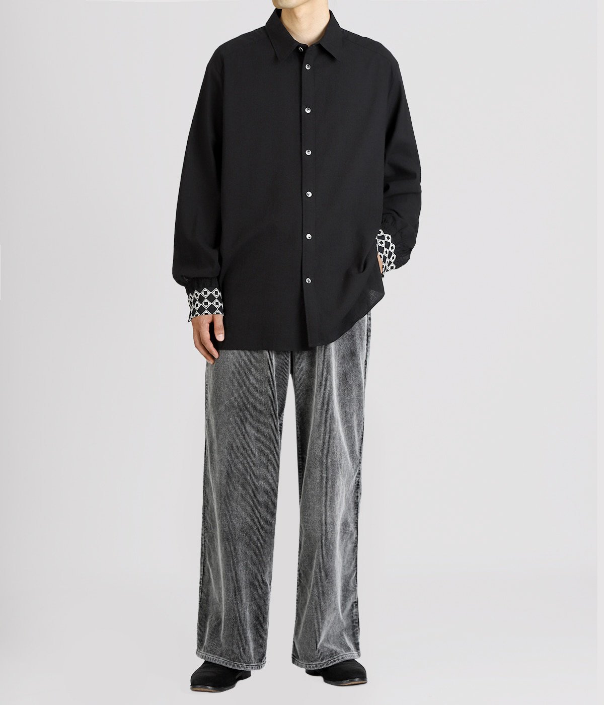 model（177cm / 62kg）B87 W73 H92 着用サイズ：L