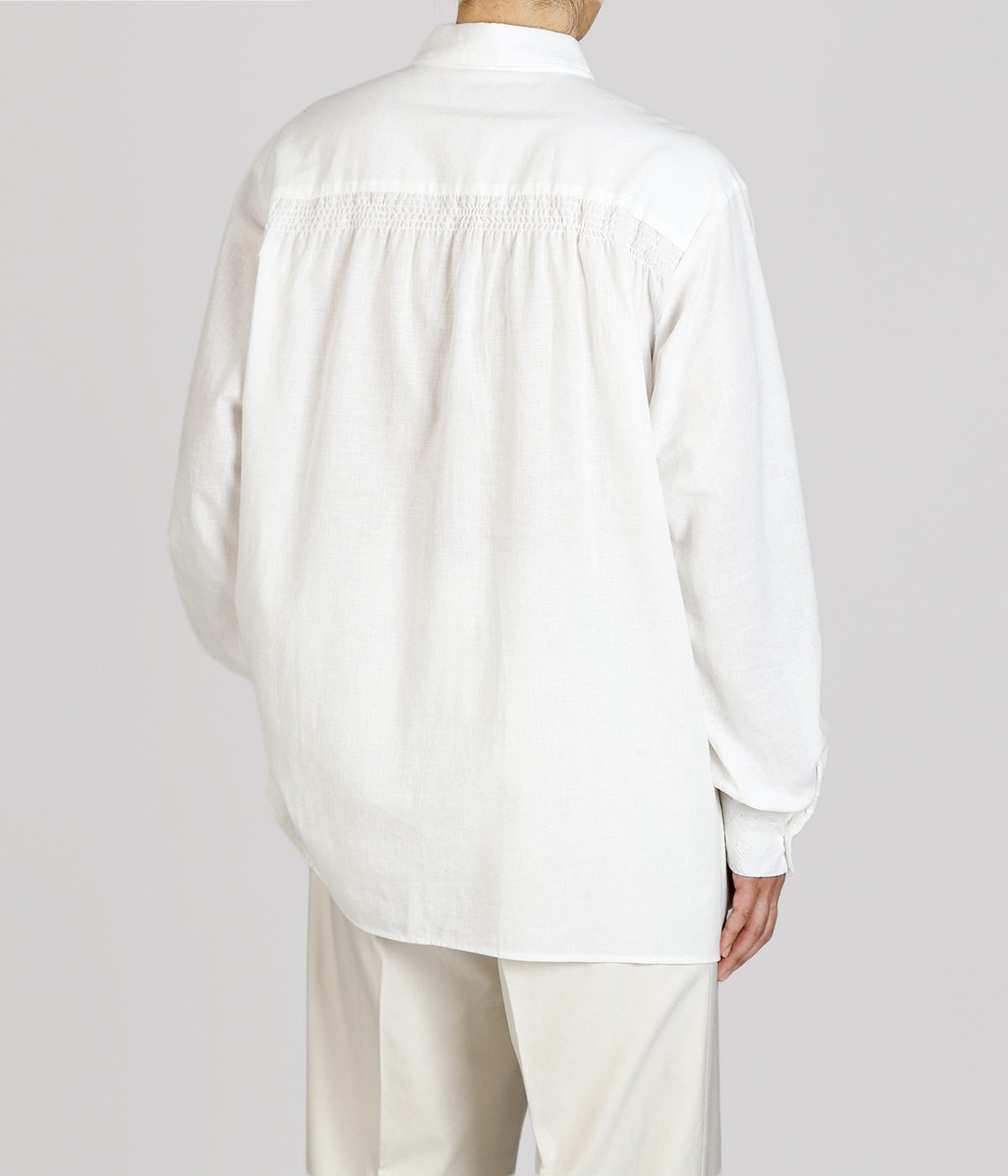 model（177cm / 62kg）B87 W73 H92 着用サイズ：L