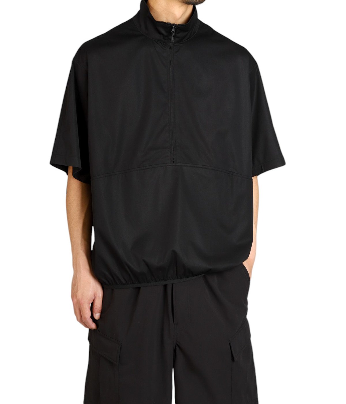 model（184cm / 63kg）B85 W80 H102 着用サイズ：L
