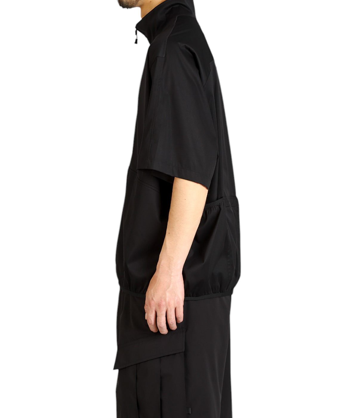 model（184cm / 63kg）B85 W80 H102 着用サイズ：L