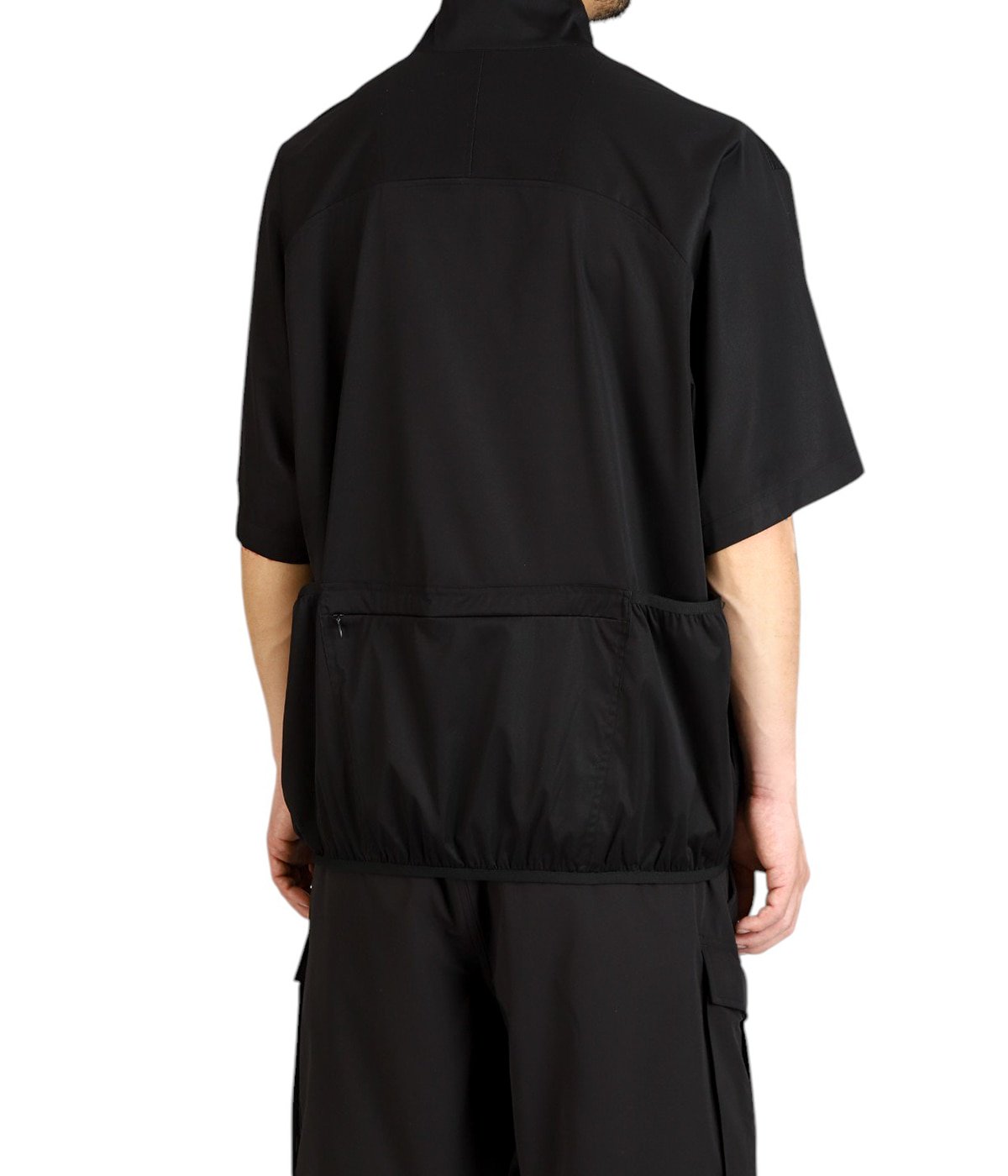 model（184cm / 63kg）B85 W80 H102 着用サイズ：L