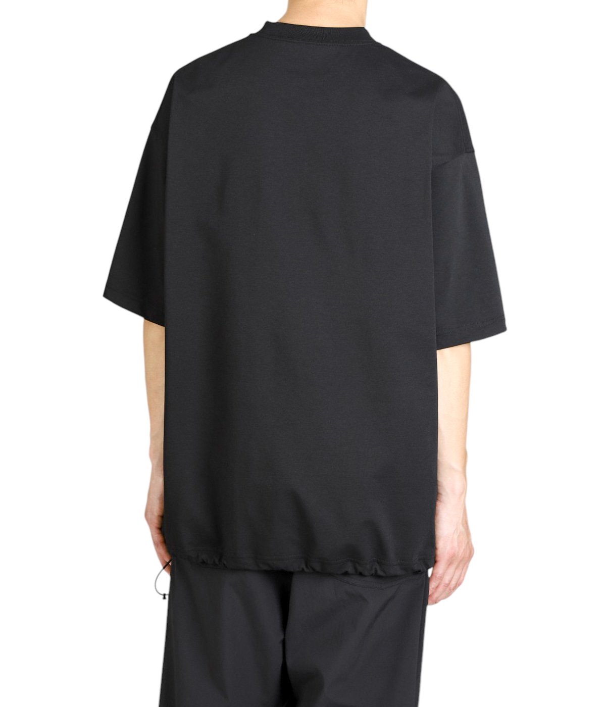 model（175cm / 60kg）B85 W75 H92 着用サイズ：L