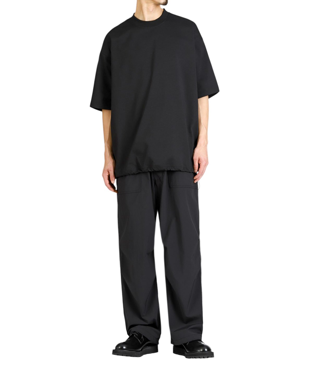 model（175cm / 60kg）B85 W75 H92 着用サイズ：L
