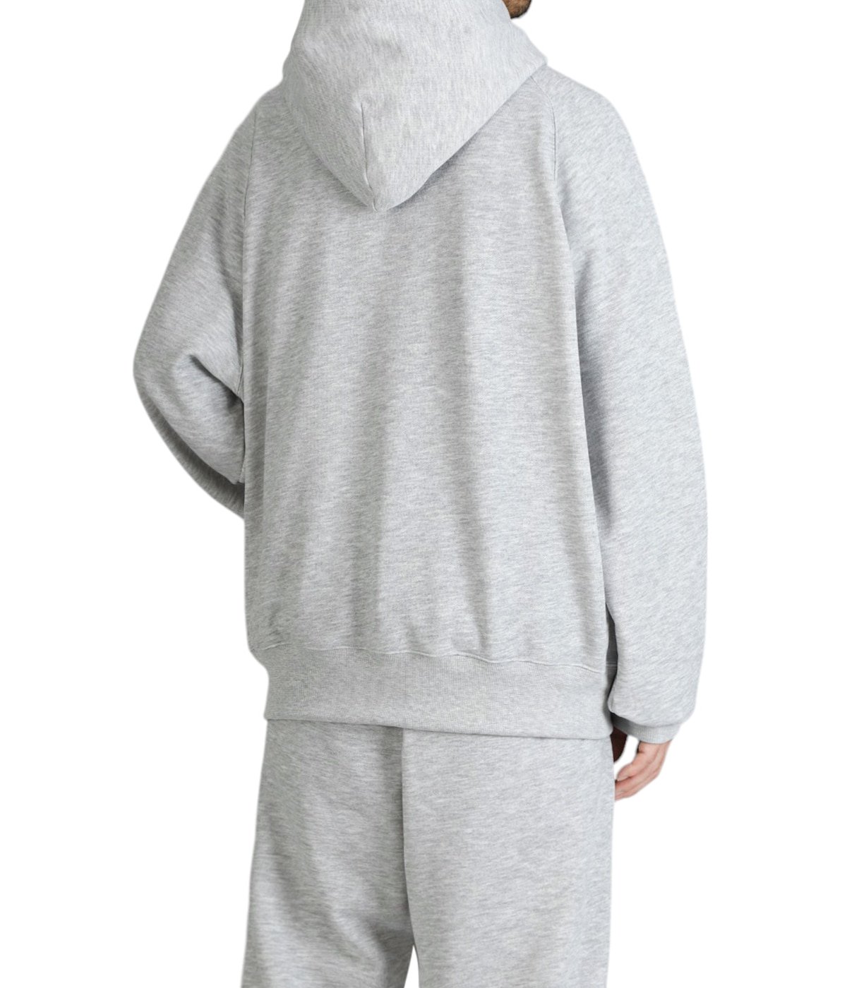 model（184cm / 63kg）B85 W80 H102 着用サイズ：XL