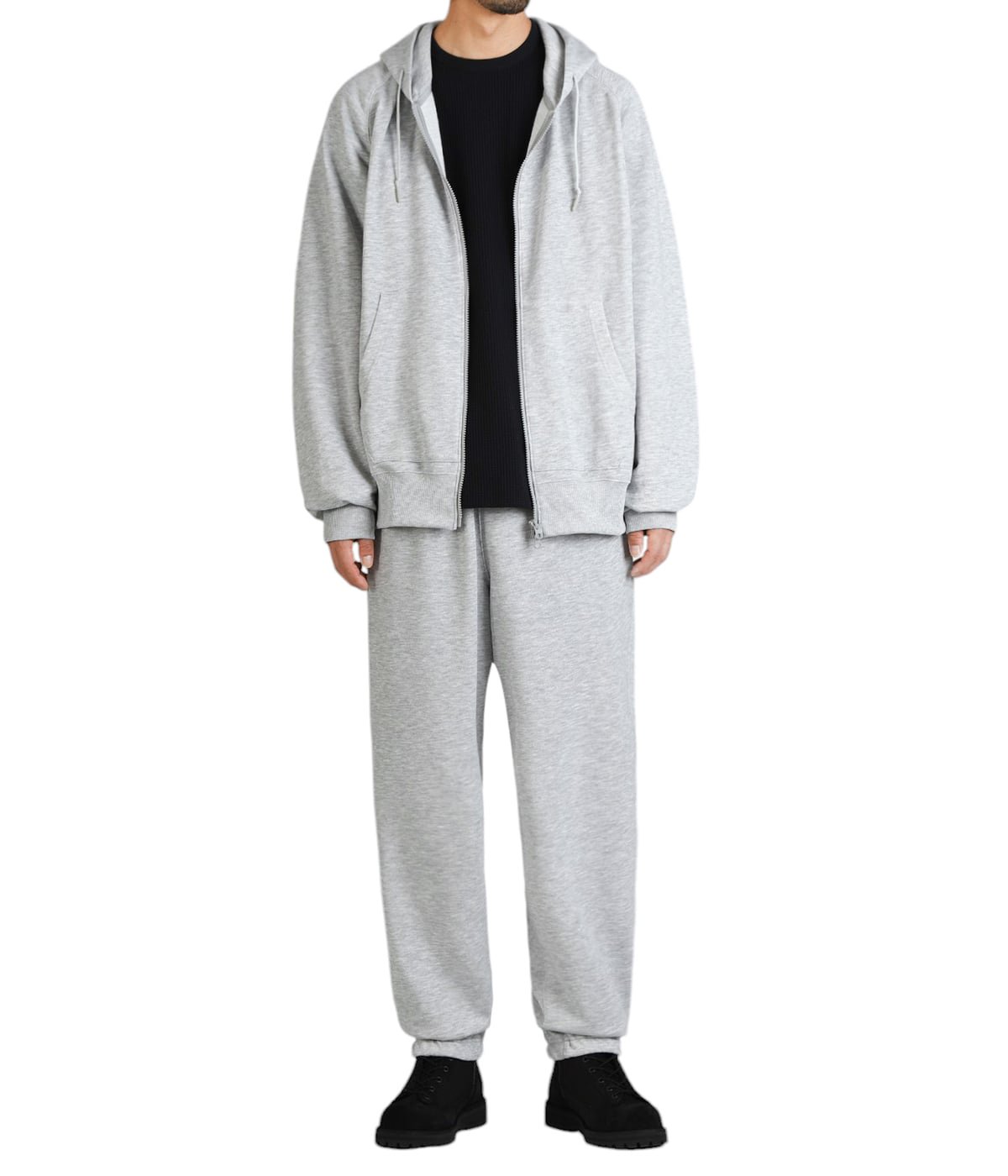 model（184cm / 63kg）B85 W80 H102 着用サイズ：XL