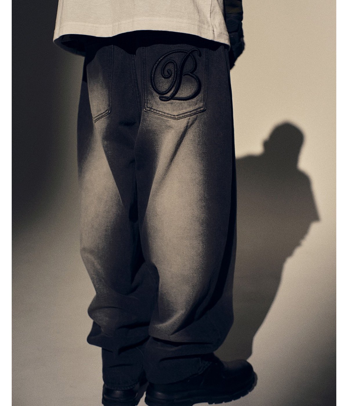 B EMBLEM EXTRA BAGGY JEANS | BlackEyePatch(ブラックアイパッチ