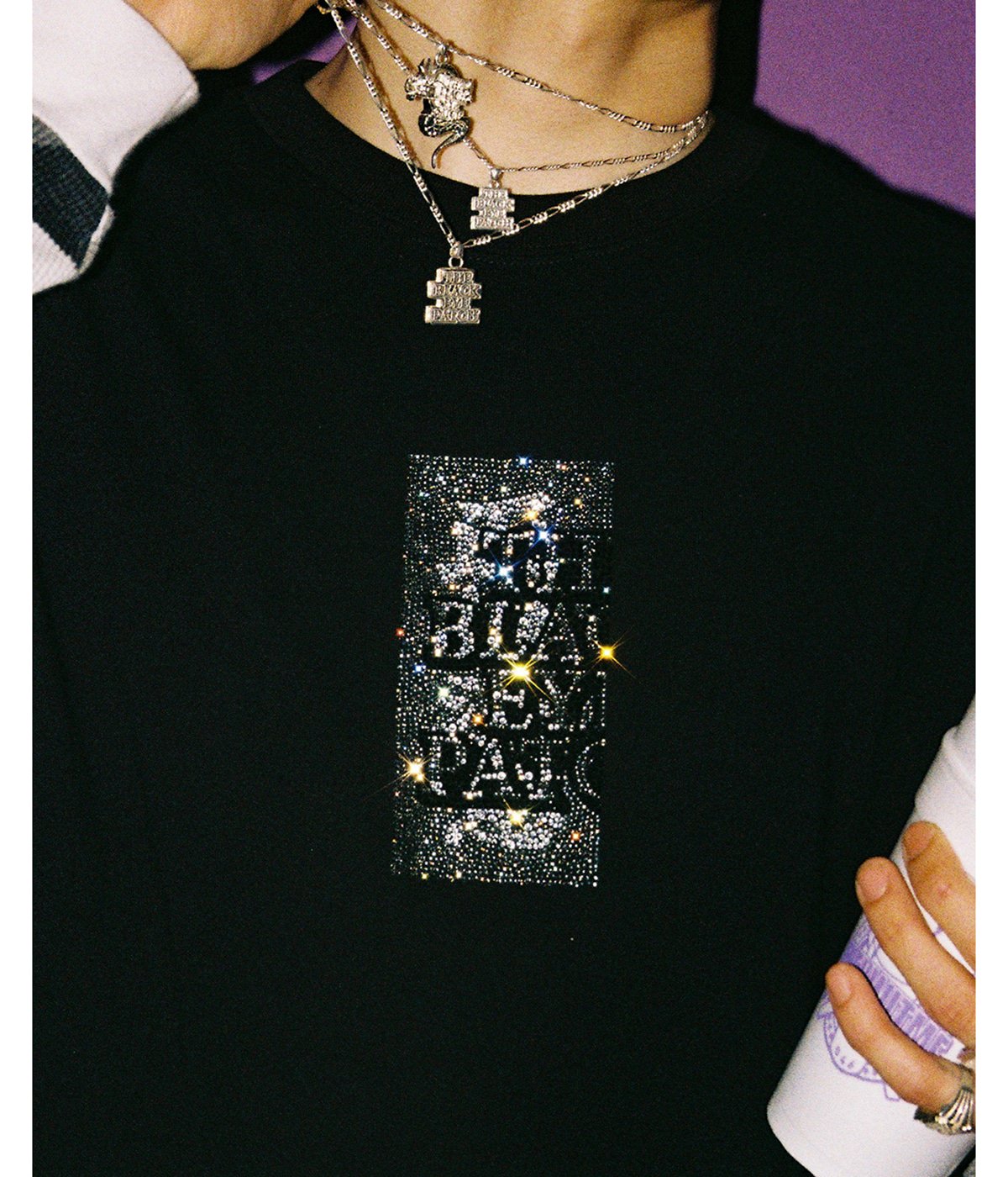 RHINESTONE GRAYSCALE HWC LABEL TEE | BlackEyePatch(ブラックアイ