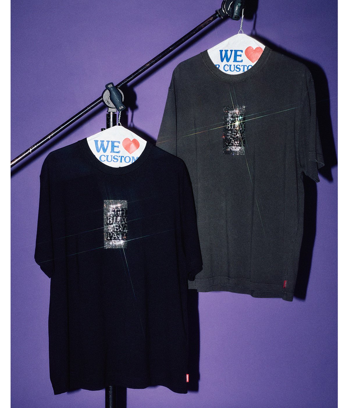 RHINESTONE GRAYSCALE HWC LABEL TEE | BlackEyePatch(ブラックアイ