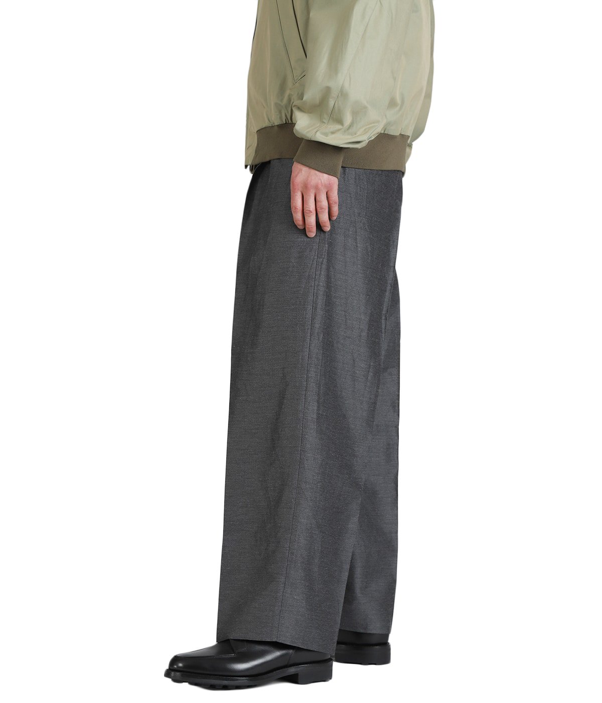 model（175cm / 60kg）B85 W75 H92 着用サイズ：3