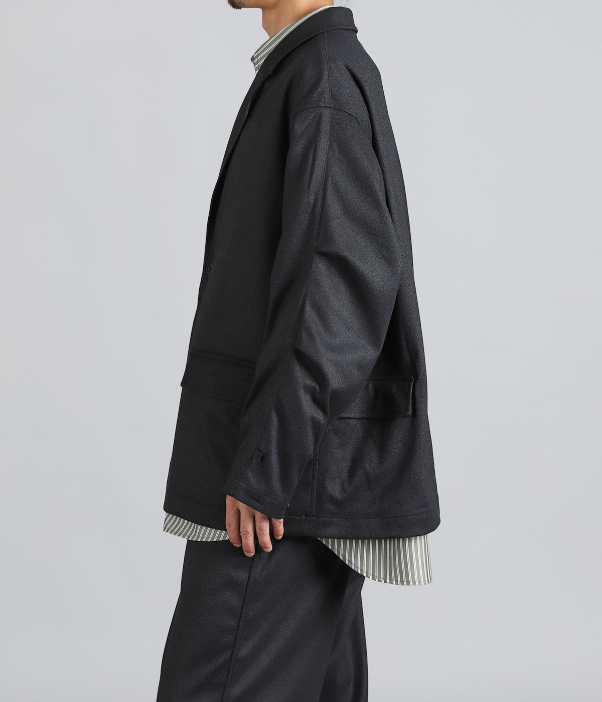 model（175cm / 60kg）B85 W75 H92 着用サイズ：M