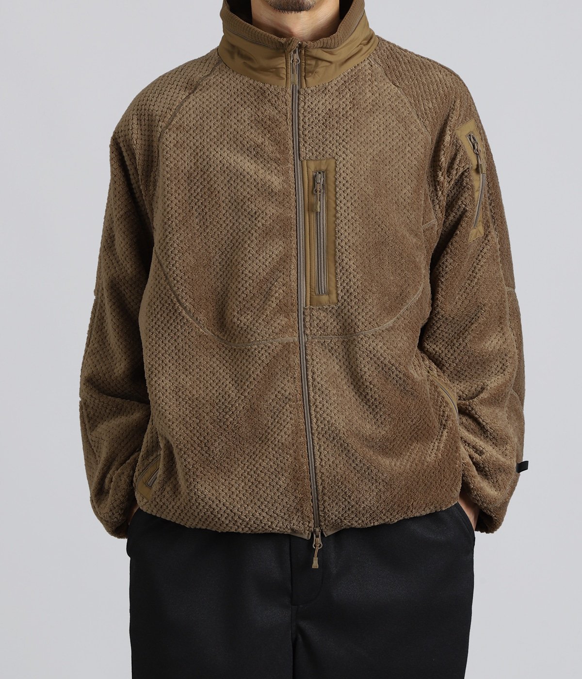 model（175cm / 60kg）B85 W75 H92 着用サイズ：M