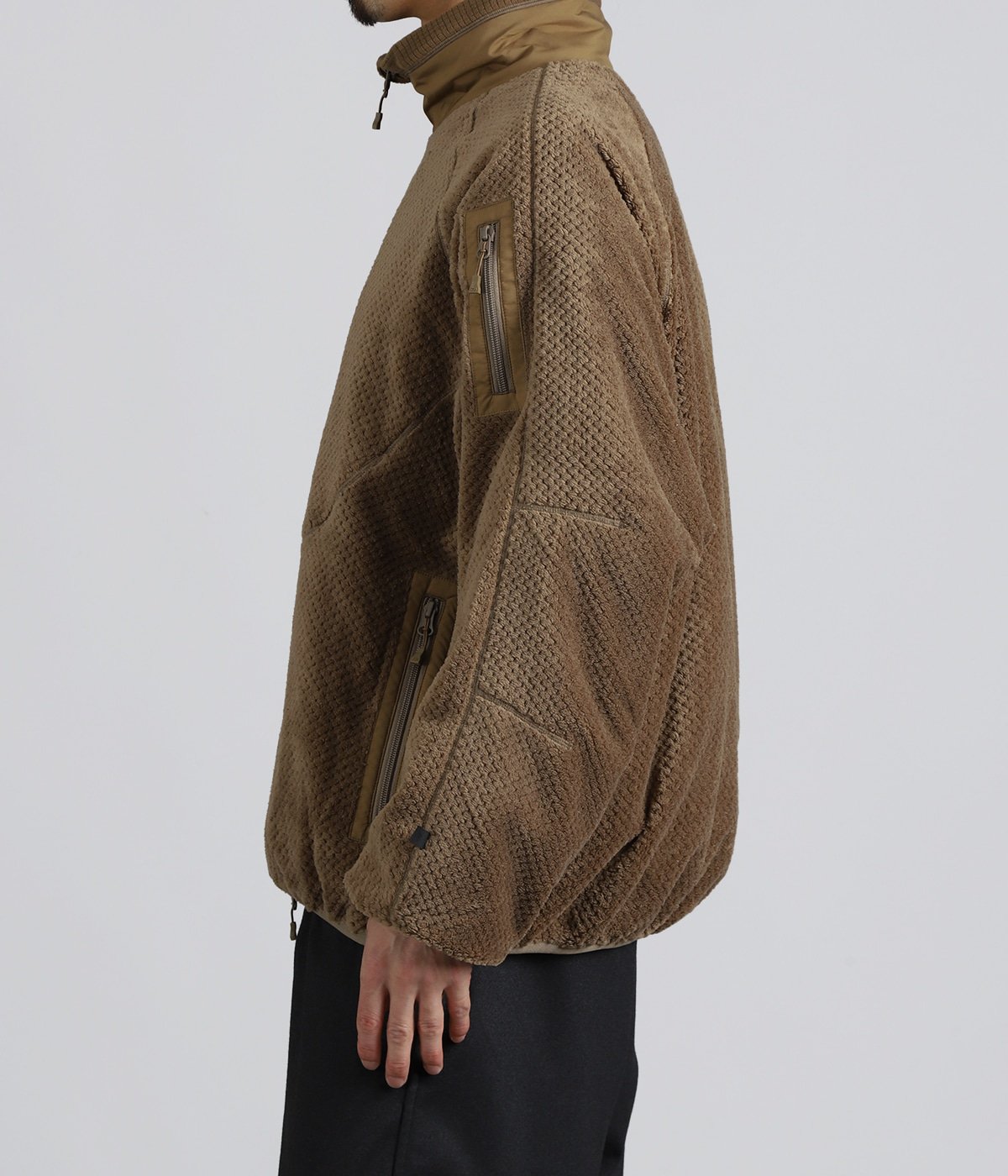 model（175cm / 60kg）B85 W75 H92 着用サイズ：M