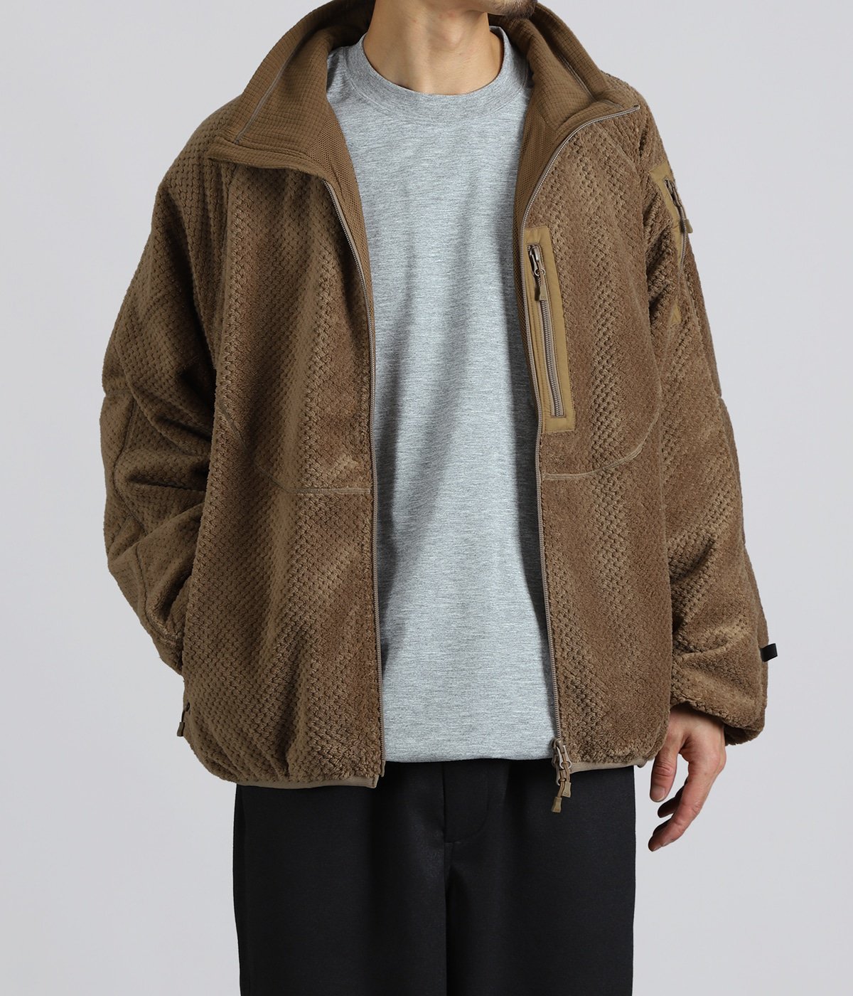 model（175cm / 60kg）B85 W75 H92 着用サイズ：M
