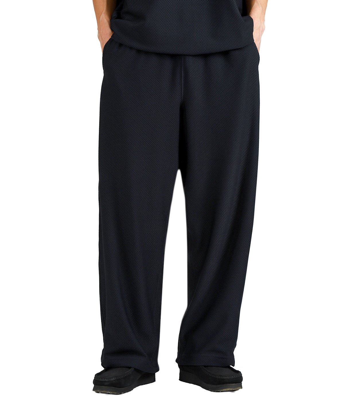 model（175cm / 60kg）B85 W75 H92 着用サイズ：M