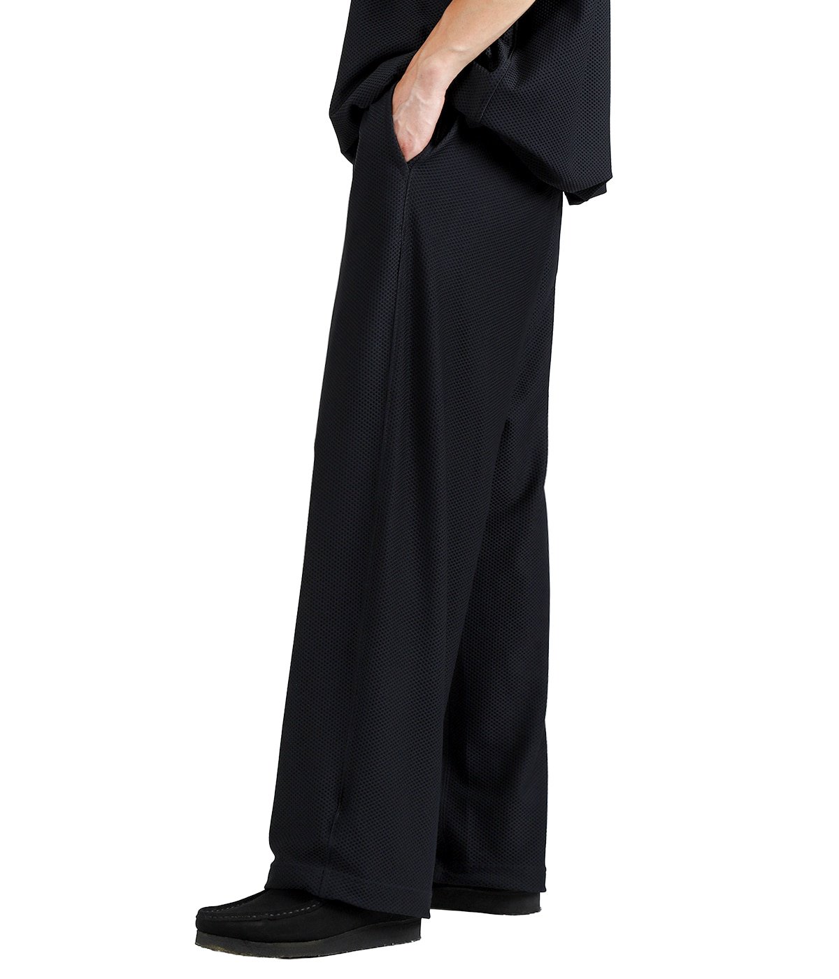 model（175cm / 60kg）B85 W75 H92 着用サイズ：M