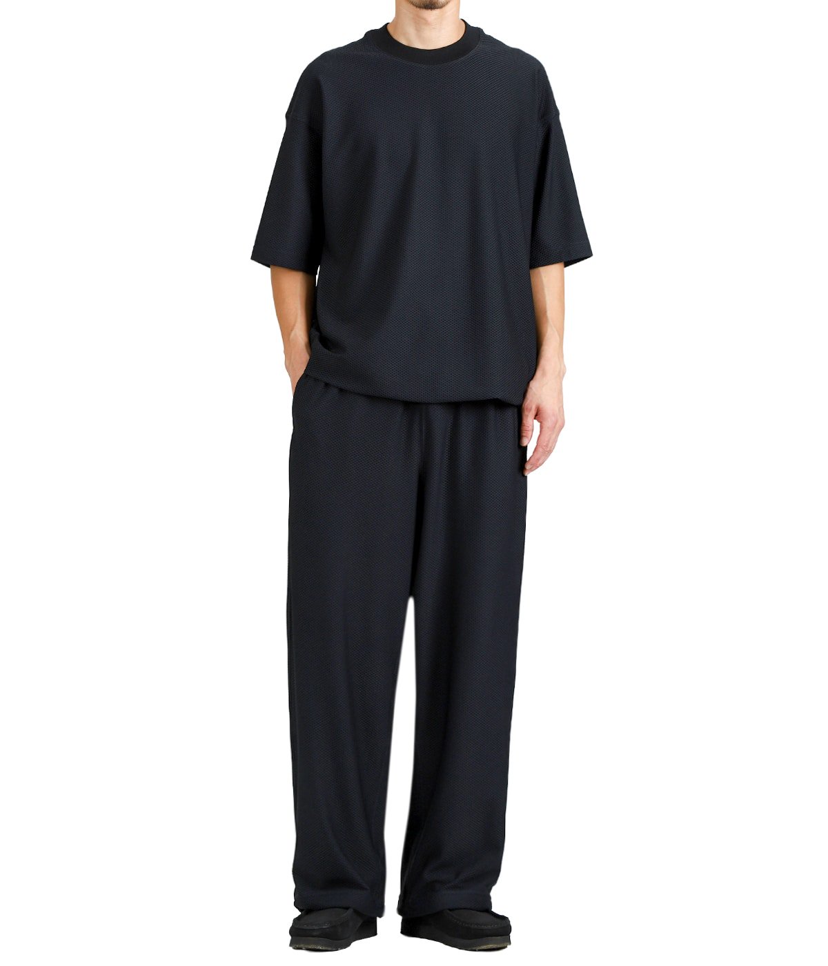 TOPS：TECH MESH CREW S/Sを着用
