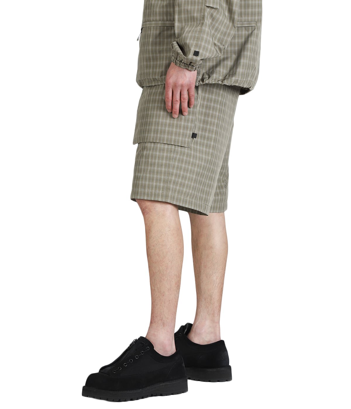 model（175cm / 60kg）B85 W75 H92 着用サイズ：M