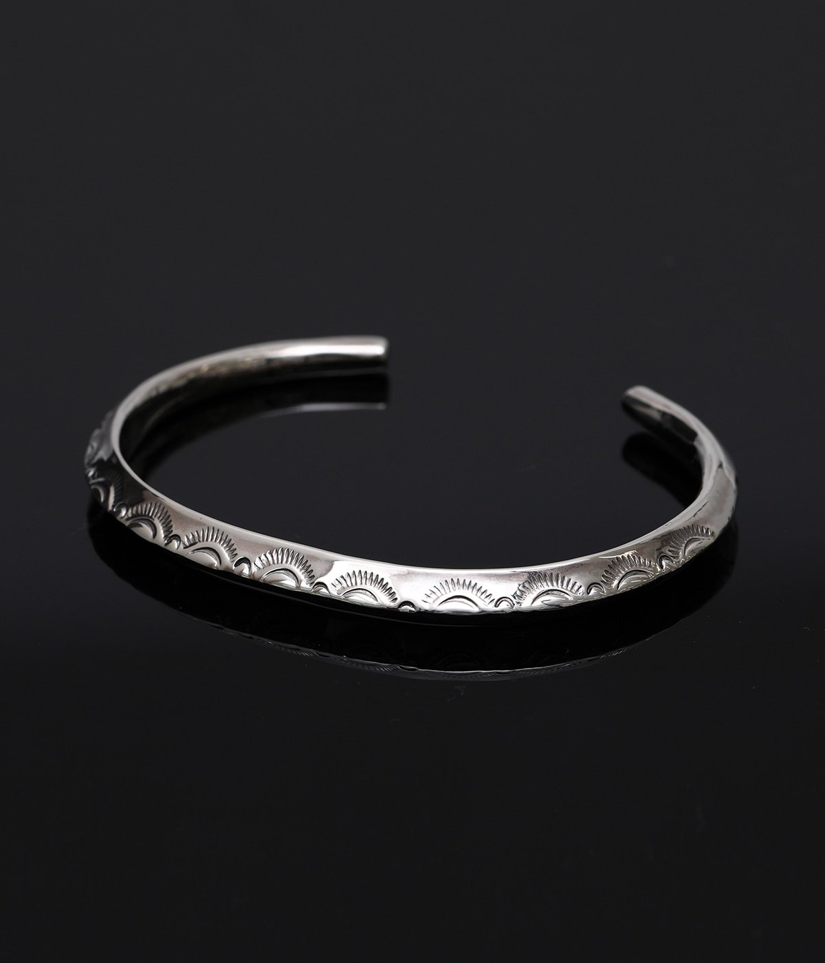 THIN TRIANGLE BANGLE -LEAF- | LARRY SMITH(ラリースミス