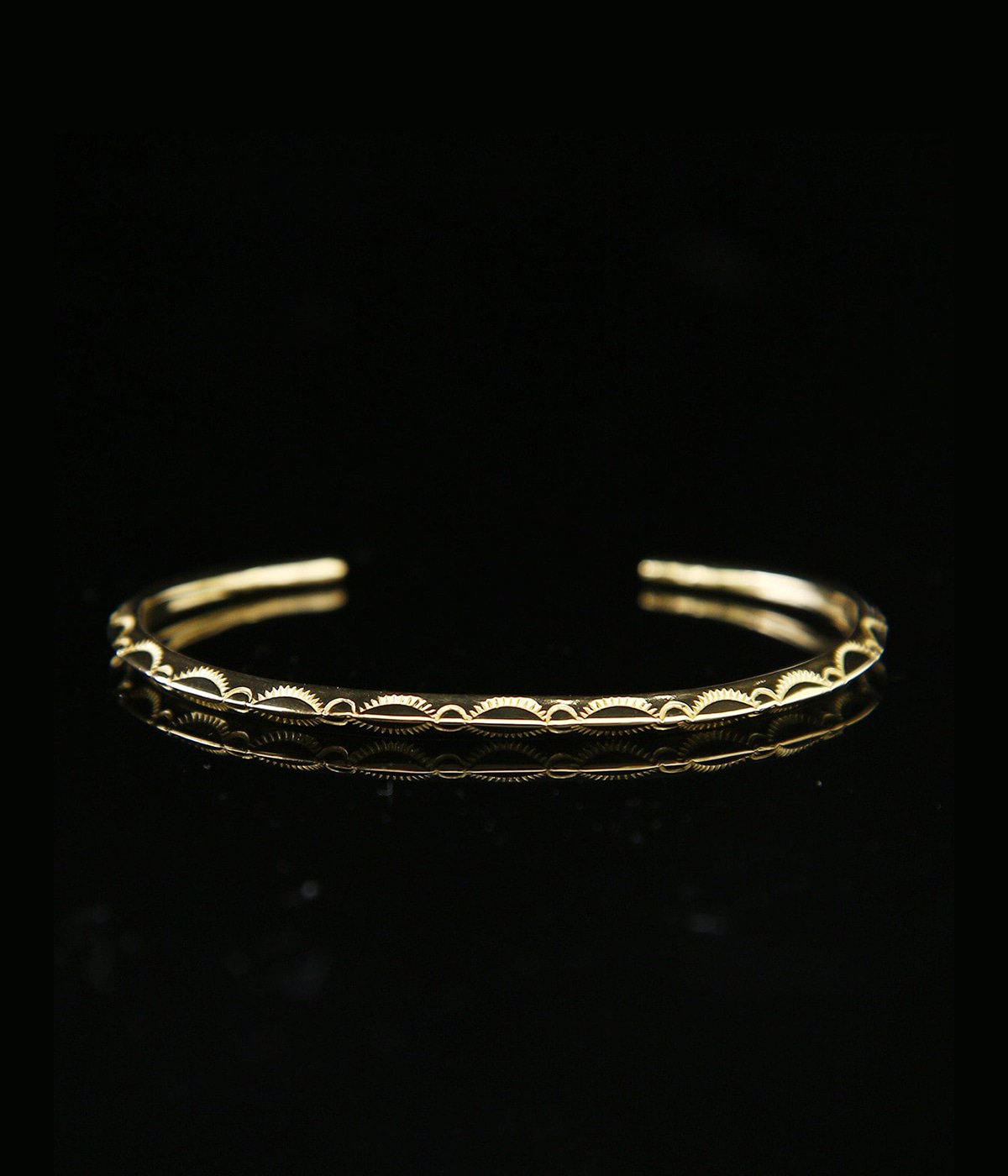 EXTRA THIN TRIANGLE BANGLE -LEAF- 18K