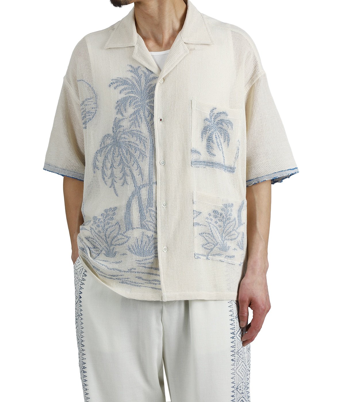model（175cm / 60kg）B85 W75 H92 着用サイズ：M