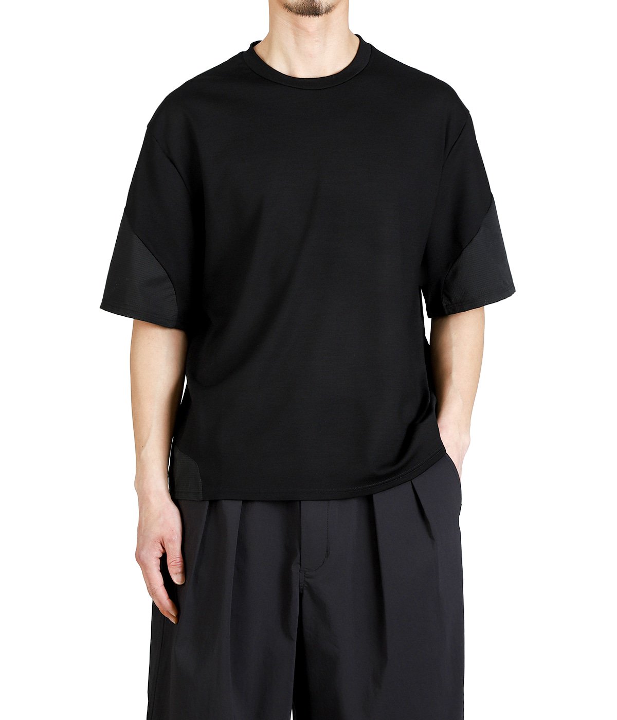model（175cm / 60kg）B85 W75 H92 着用サイズ：2