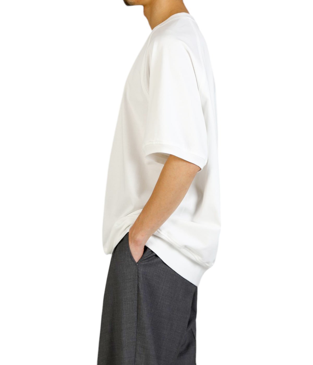 model（175cm / 60kg）B85 W75 H92 着用サイズ：4