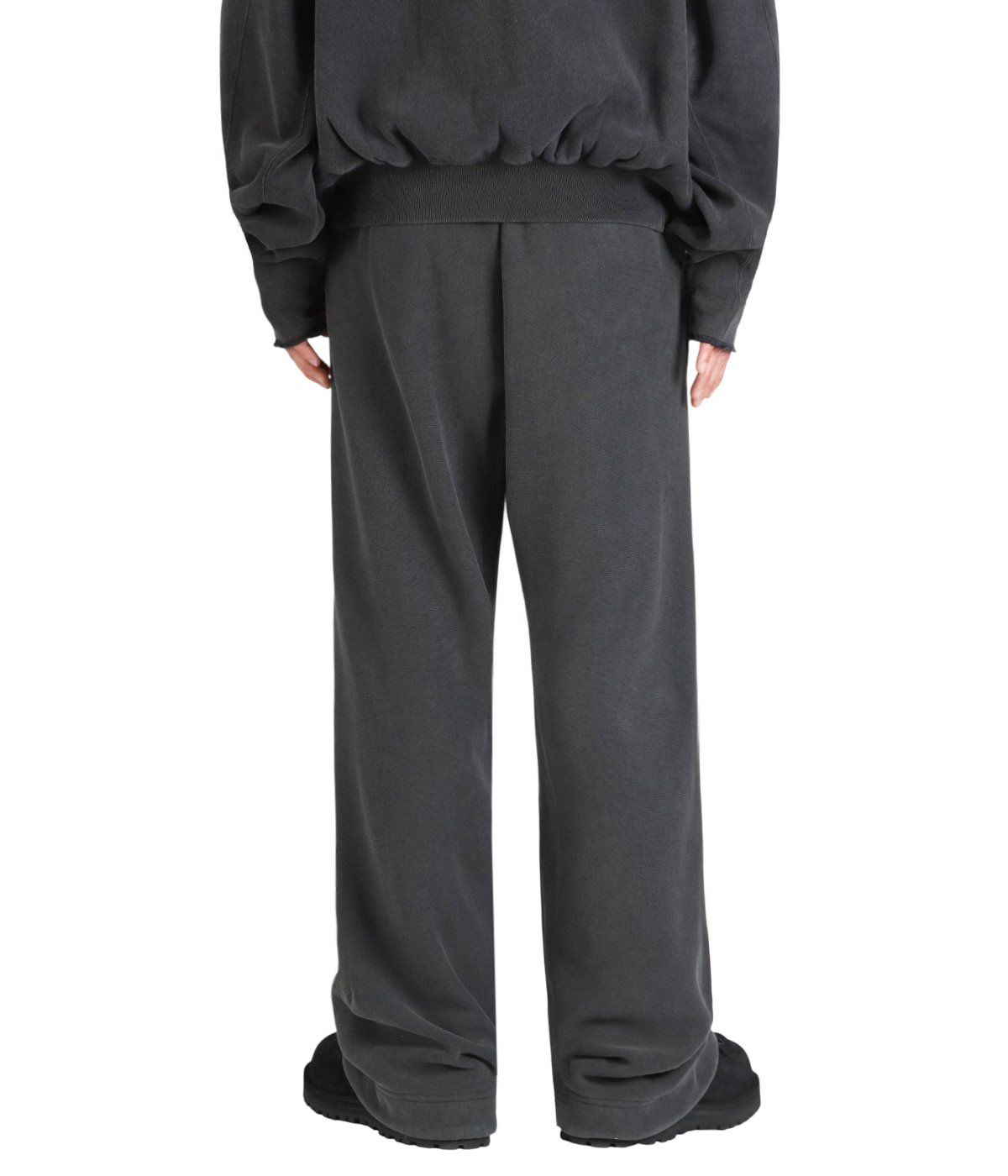 model（175cm / 60kg）B85 W75 H92 着用サイズ：M