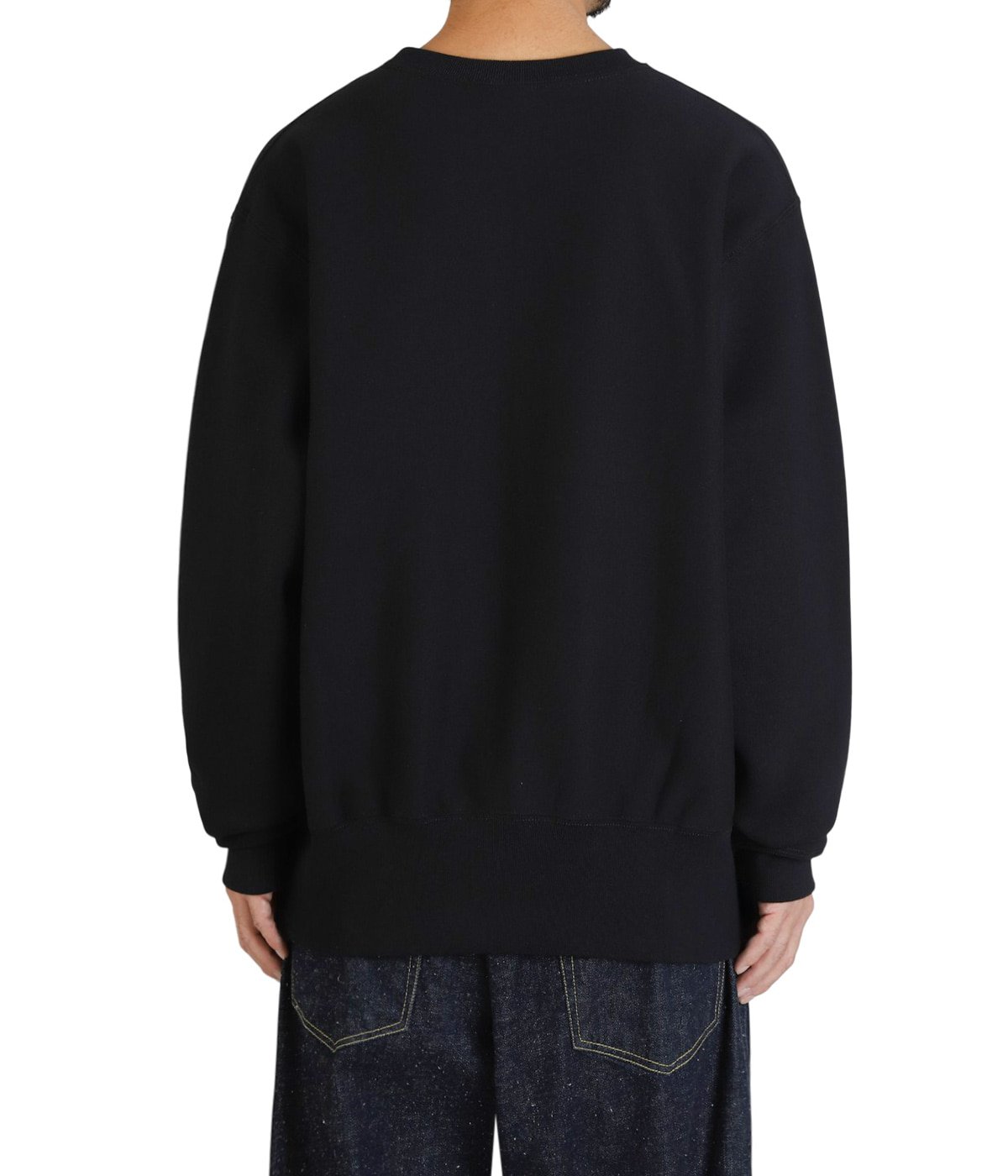 model（184cm / 63kg）B85 W80 H102 着用サイズ：XL