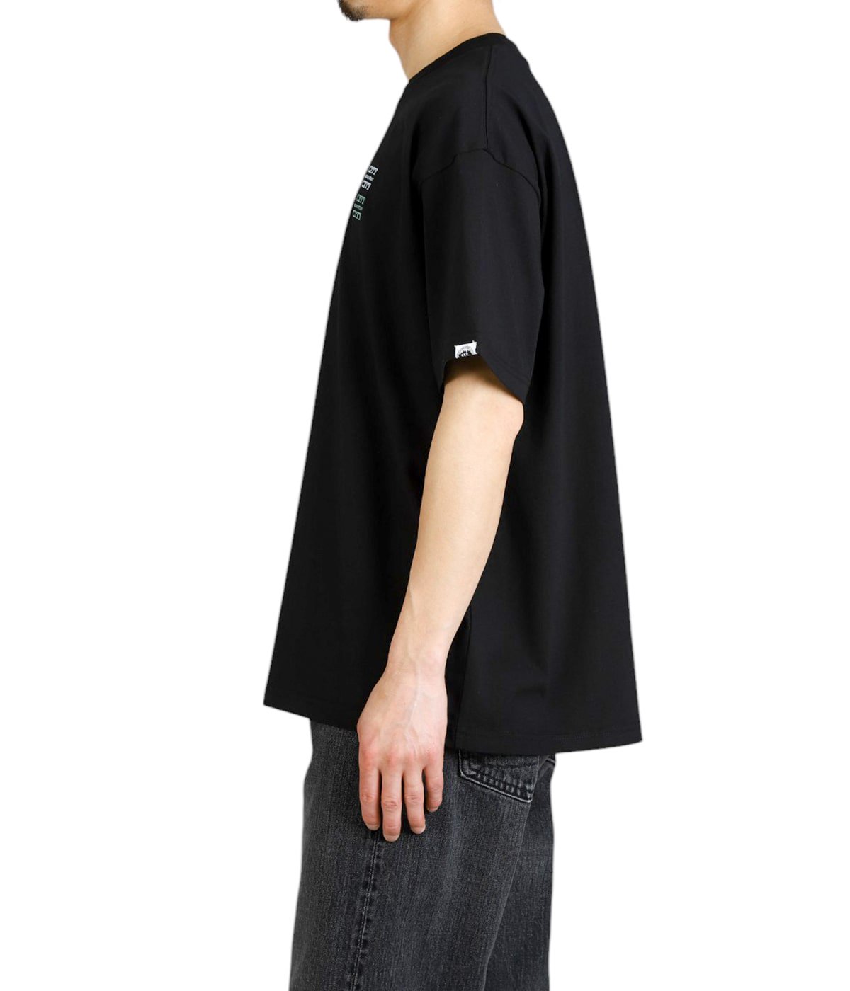 model（175cm / 60kg）B85 W75 H92 着用サイズ：S