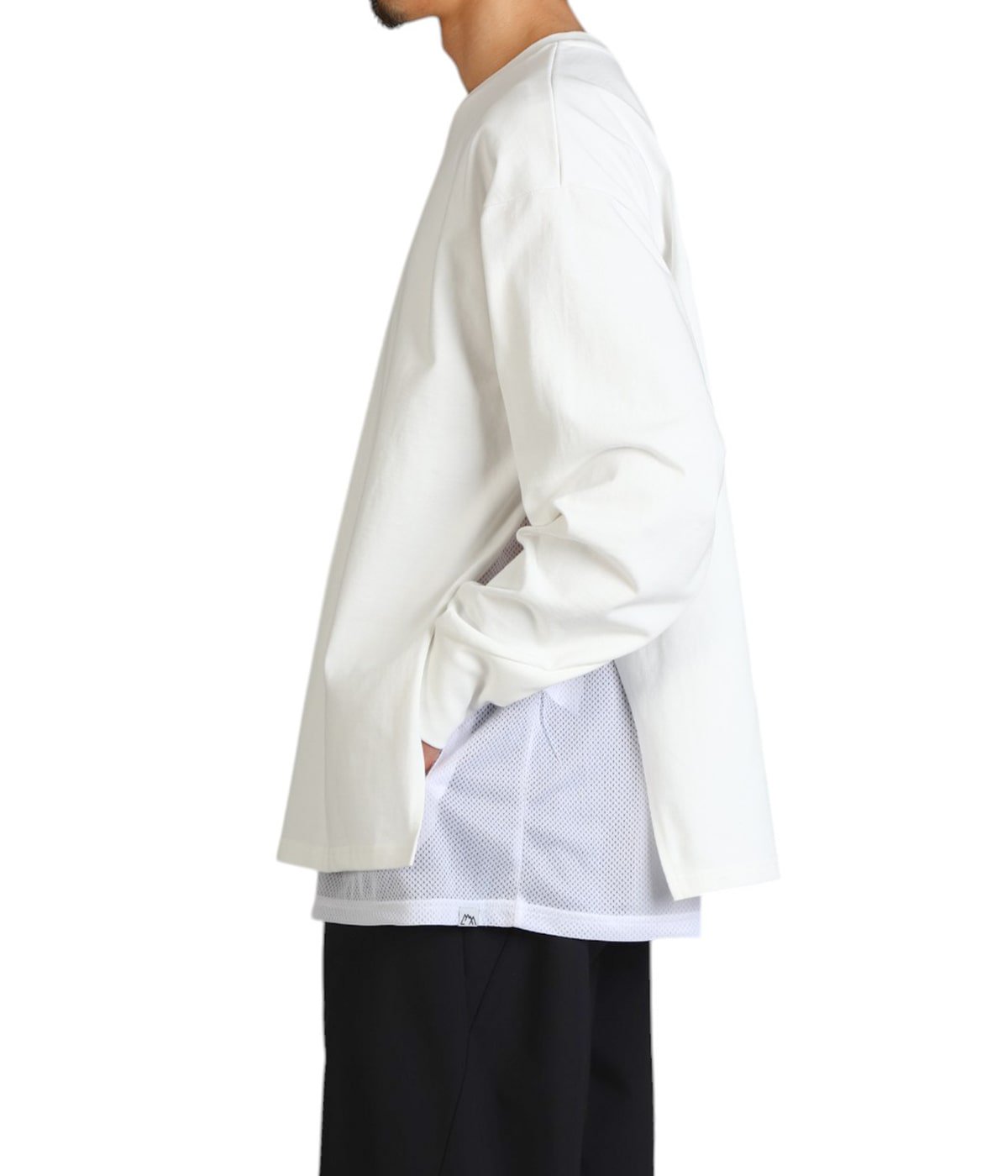 model（175cm / 60kg）B85 W75 H92 着用サイズ：M