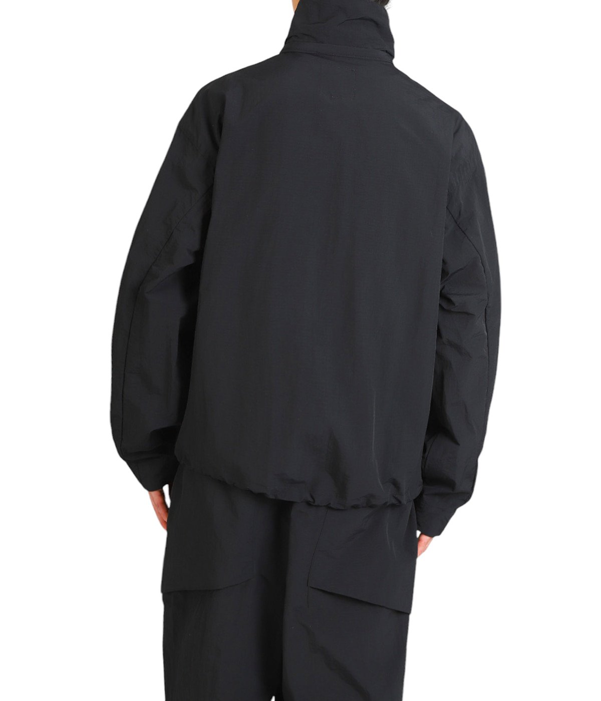model（175cm / 60kg）B85 W75 H92 着用サイズ：L