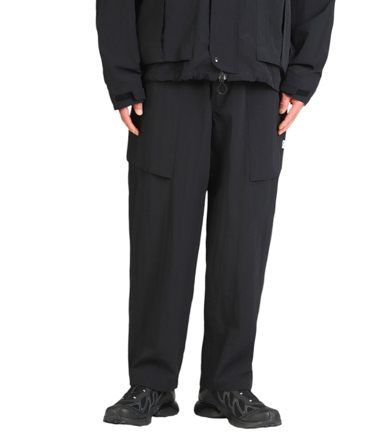 model（175cm / 60kg）B85 W75 H92 着用サイズ：L