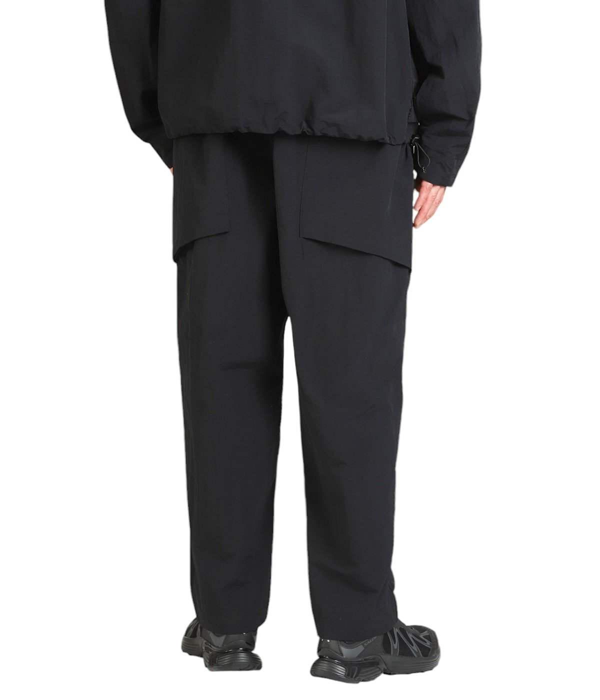 model（175cm / 60kg）B85 W75 H92 着用サイズ：L