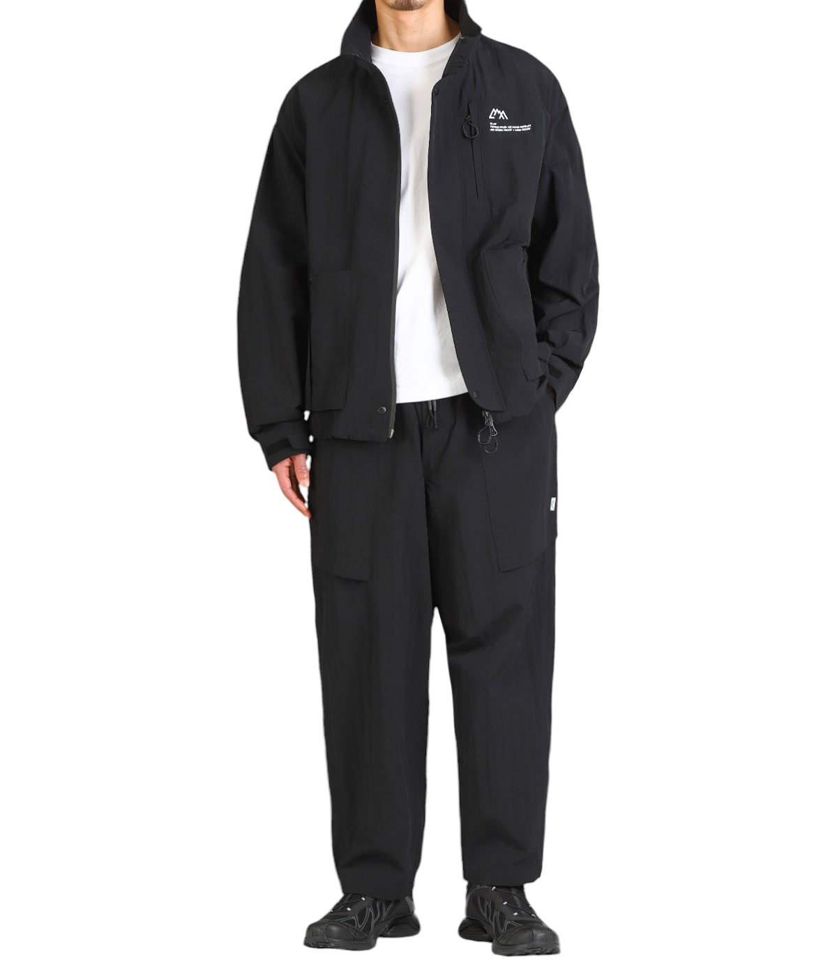 model（175cm / 60kg）B85 W75 H92 着用サイズ：L