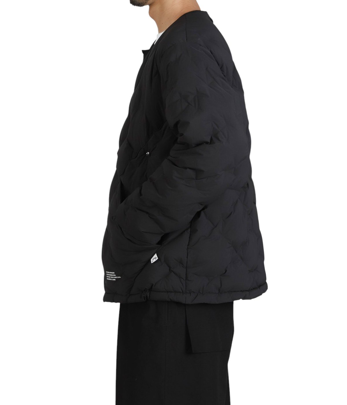 model（184cm / 63kg）B85 W80 H102 着用サイズ：XL
