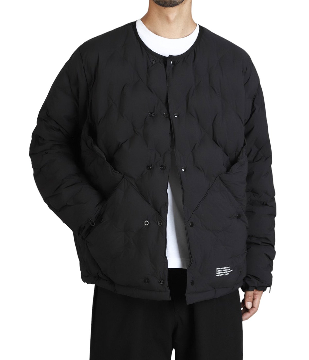 model（184cm / 63kg）B85 W80 H102 着用サイズ：XL