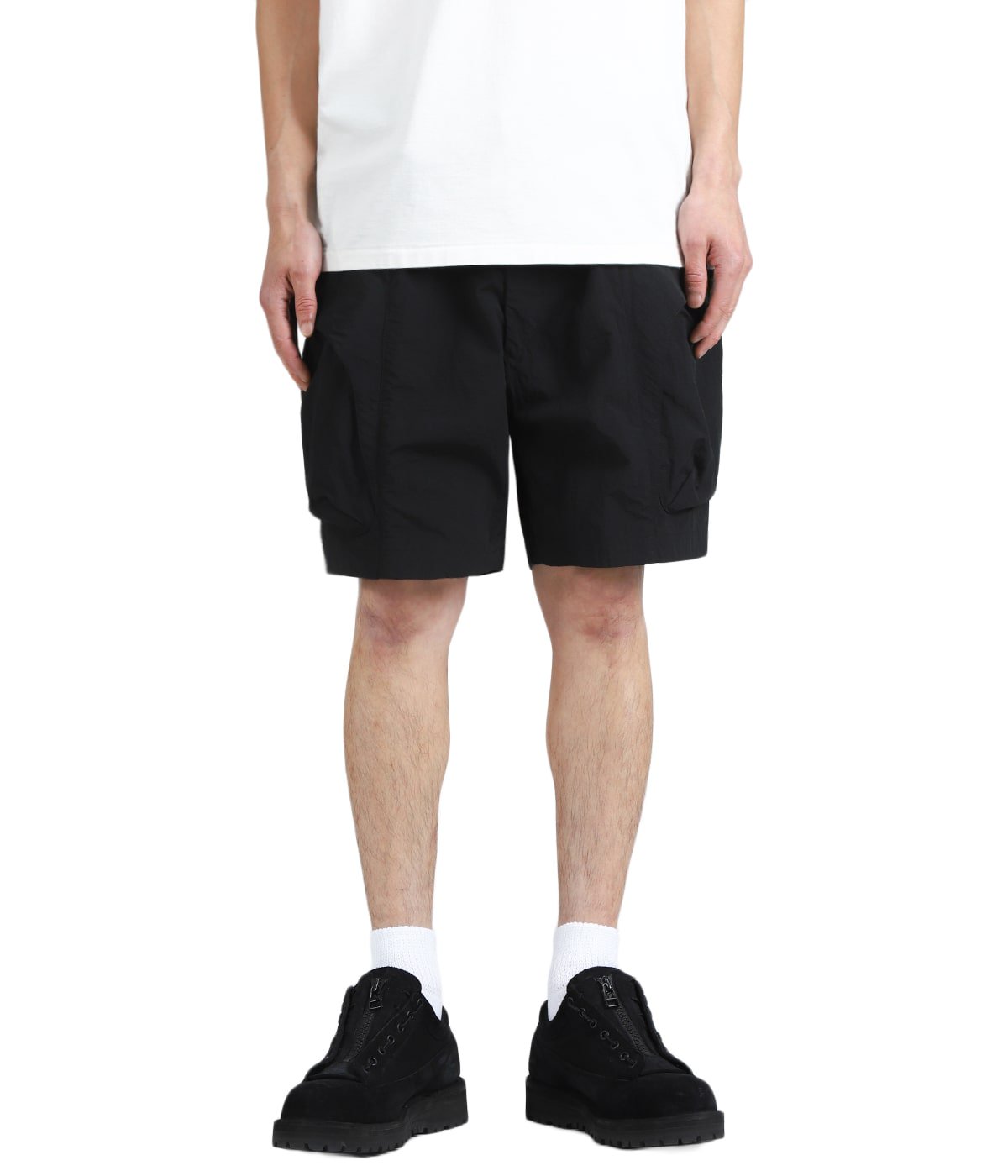 model（175cm / 60kg）B85 W75 H92 着用サイズ：L