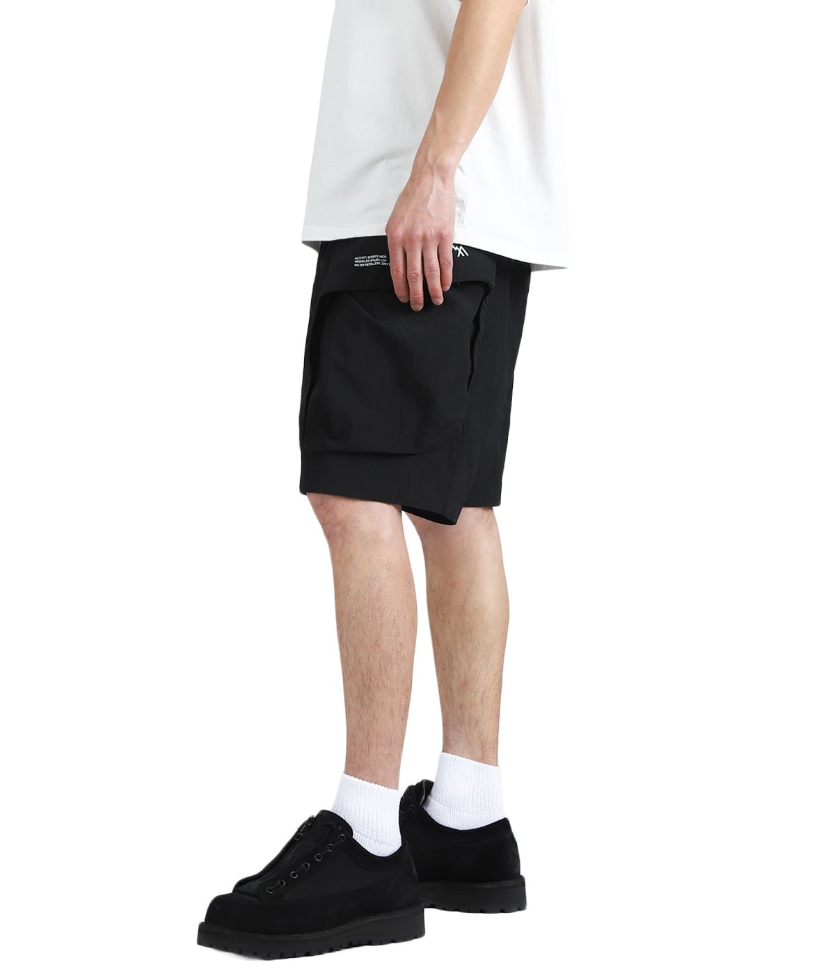 model（175cm / 60kg）B85 W75 H92 着用サイズ：L