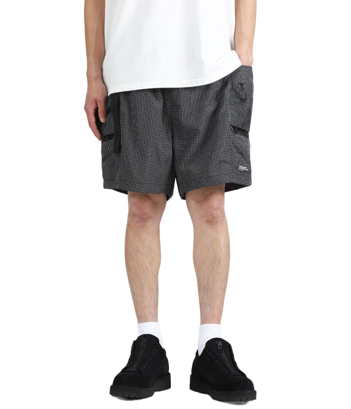 model（175cm / 60kg）B85 W75 H92 着用サイズ：L