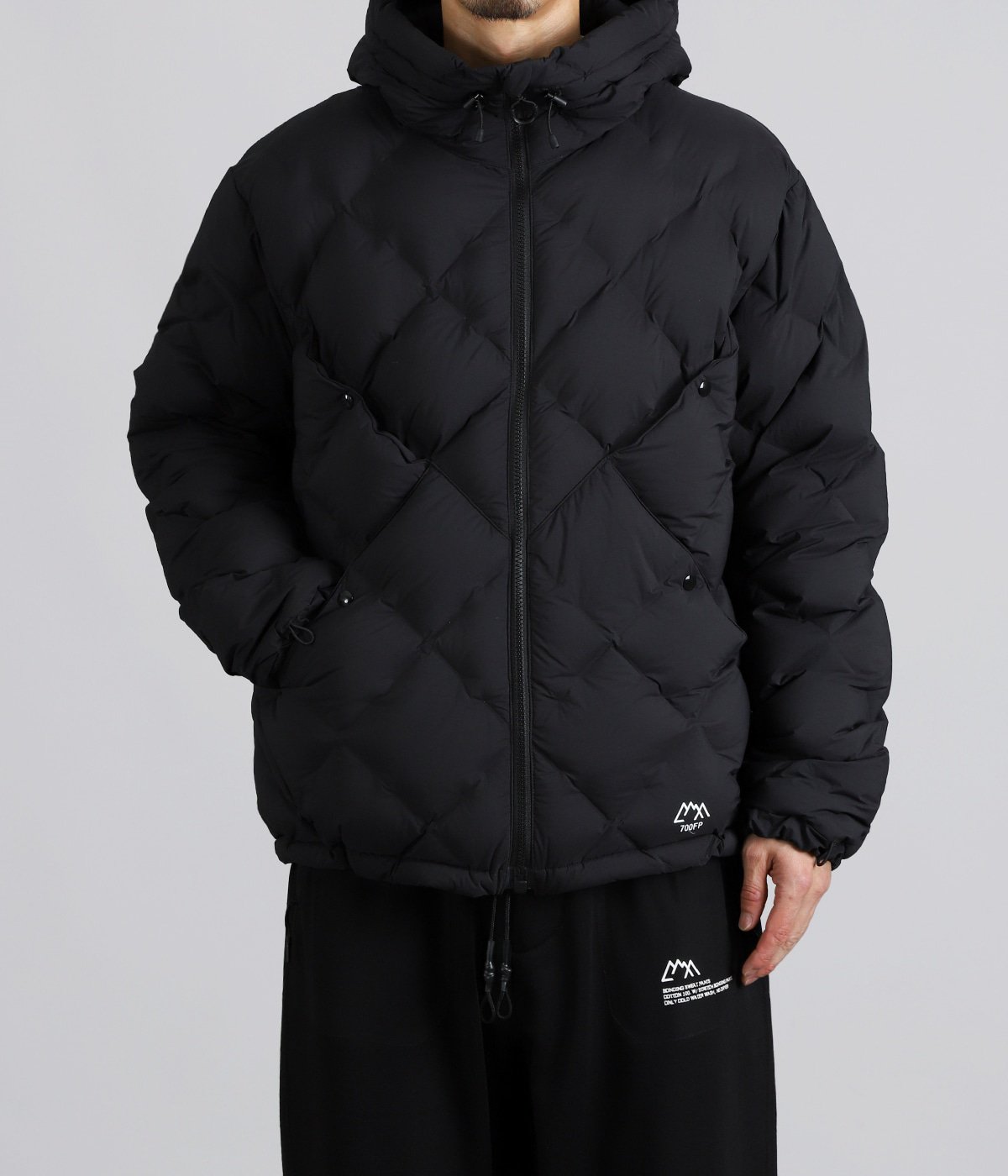 model（175cm / 60kg）B85 W75 H92 着用サイズ：L
