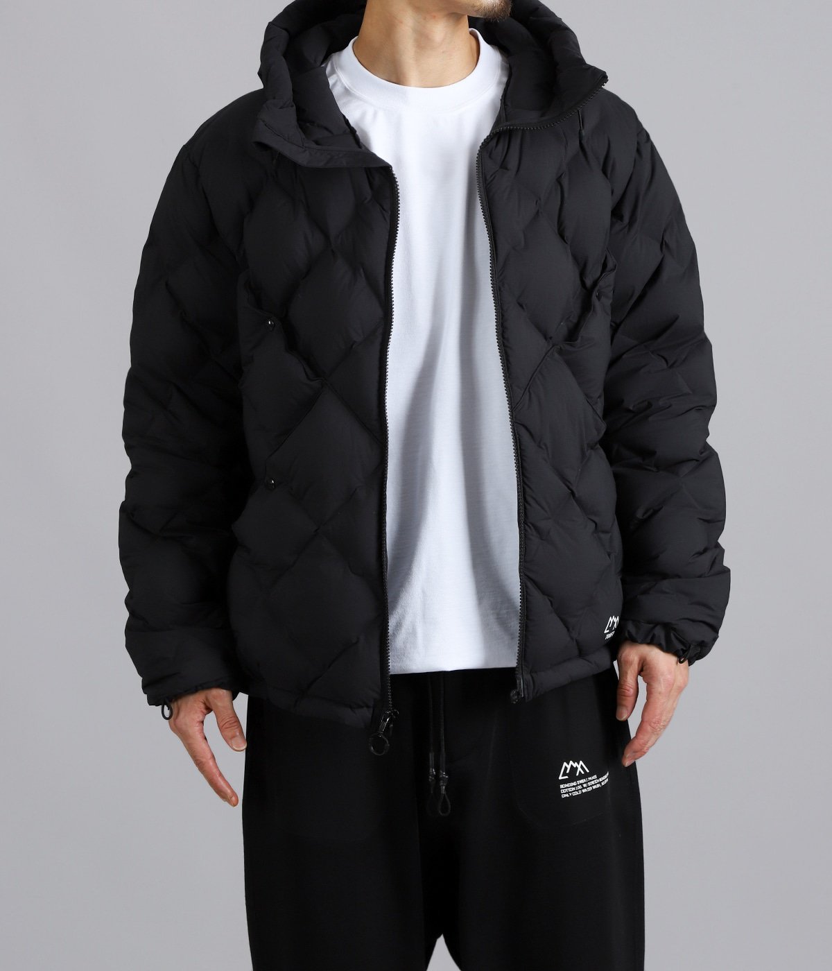 model（175cm / 60kg）B85 W75 H92 着用サイズ：L