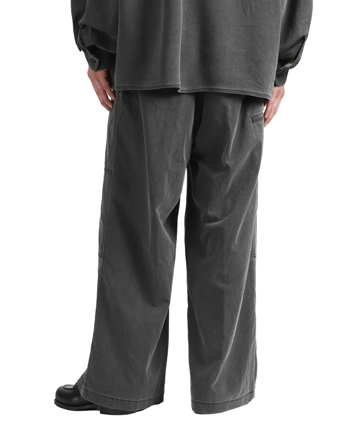 model（175cm / 60kg）B85 W75 H92 着用サイズ：M