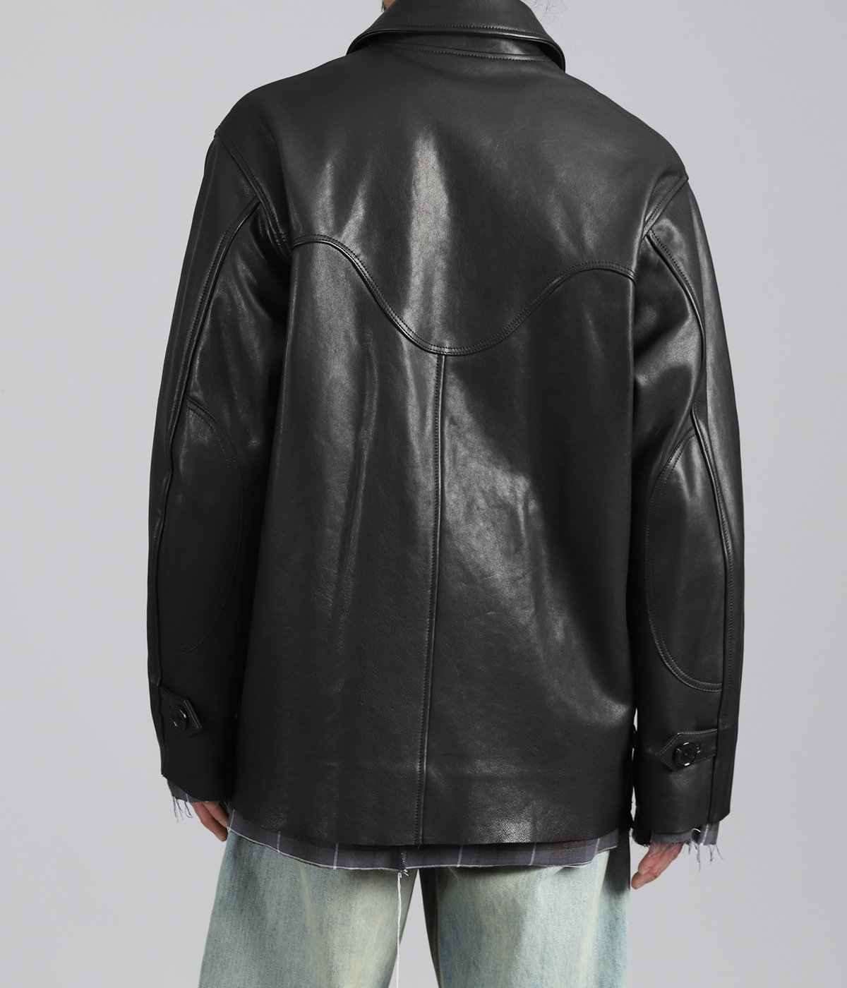 model（175cm / 60kg）B85 W75 H92 着用サイズ：M