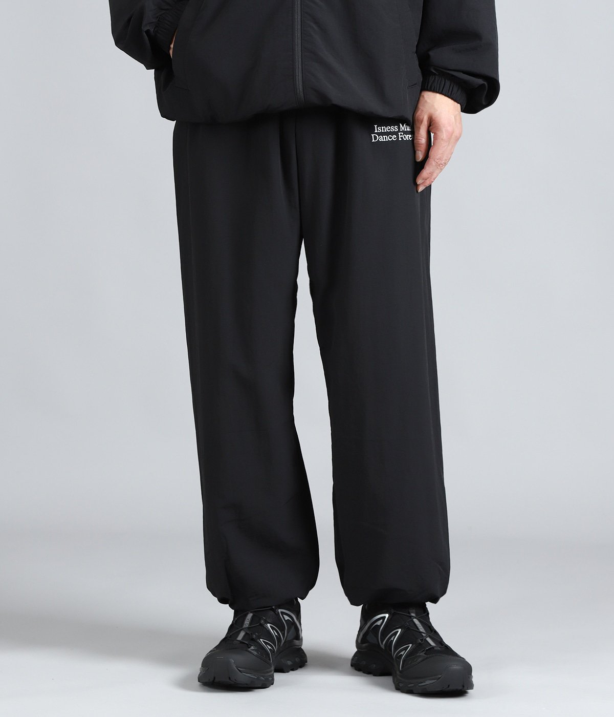 model（175cm / 60kg）B85 W75 H92 着用サイズ：M(46)