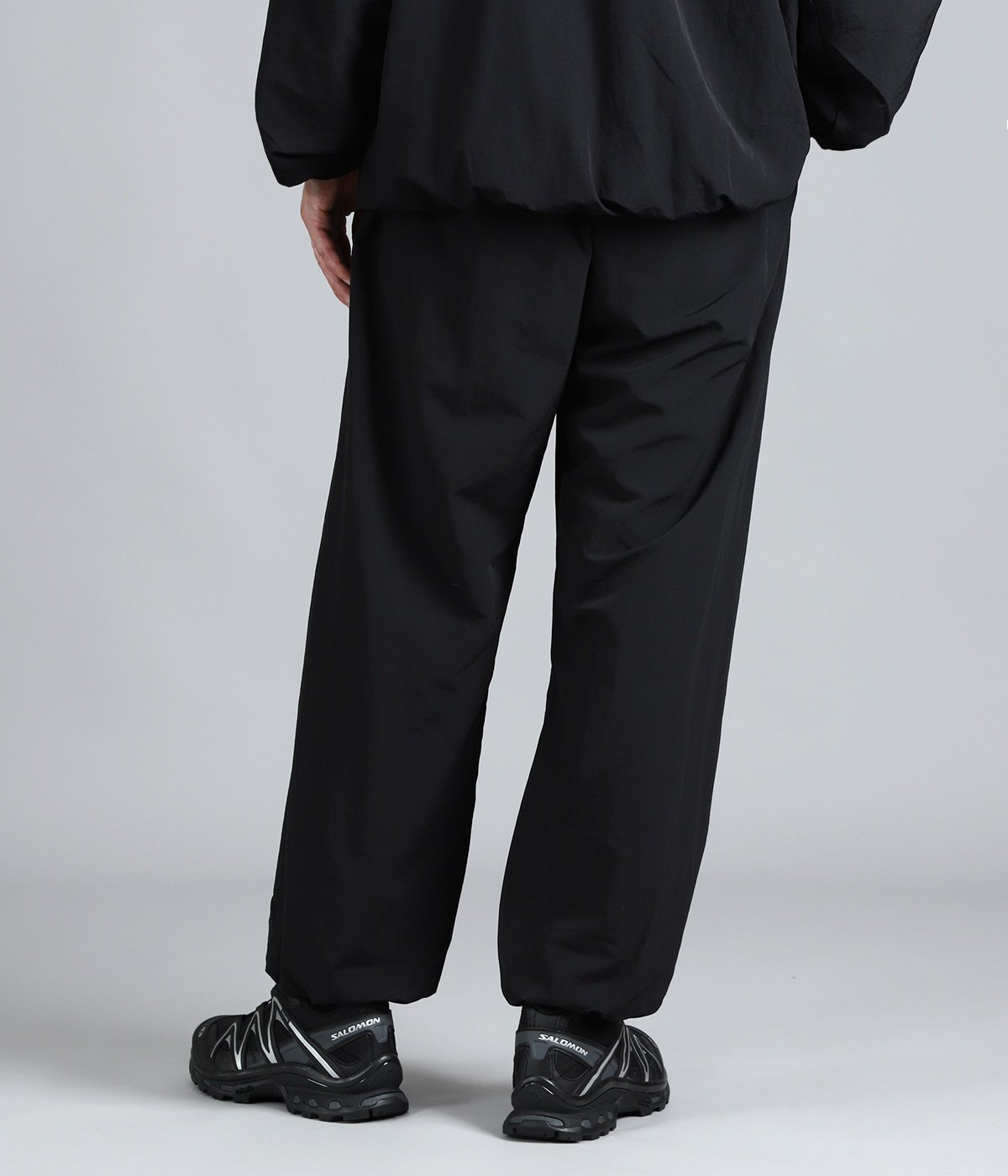 model（175cm / 60kg）B85 W75 H92 着用サイズ：M(46)